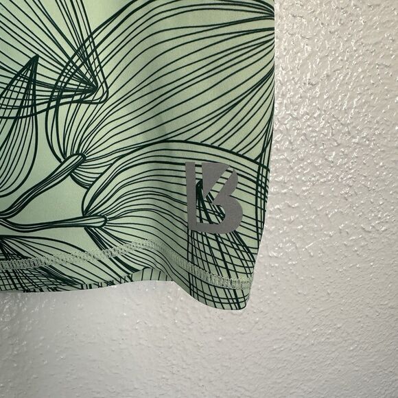 Buffbunny collective Activewear Crop Top Green Leaf Size Medium - Picture 3 of 4